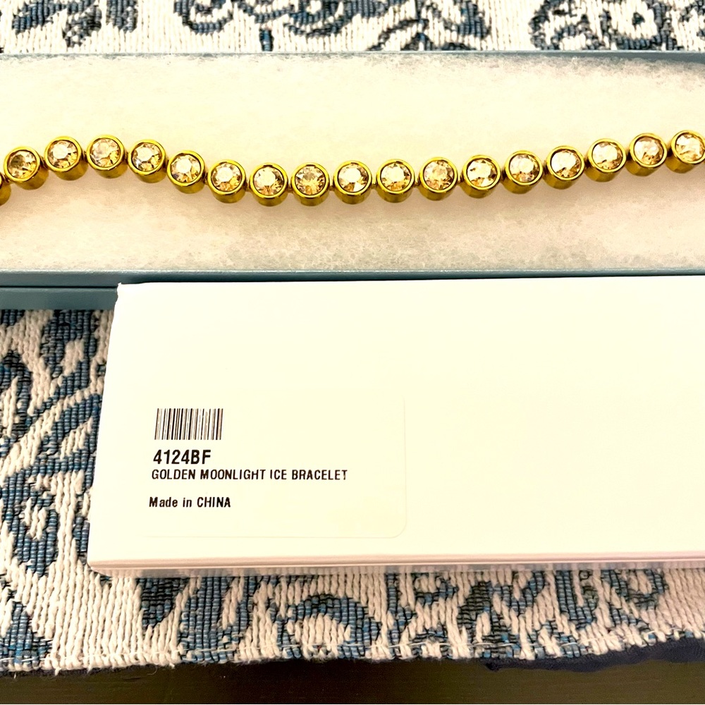 TOUCHSTONE CRYSTAL ICE BRACELET.NEW IN BOX